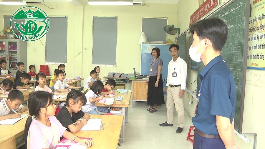 Kiểm tra công vụ đột suất tại xã Tư Mại và một số trường học trên địa bàn.|https://tanlieu.yendung.bacgiang.gov.vn/zh_CN/chi-tiet-tin-tuc/-/asset_publisher/M0UUAFstbTMq/content/kiem-tra-cong-vu-ot-suat-tai-xa-tu-mai-va-mot-so-truong-hoc-tren-ia-ban-/22815