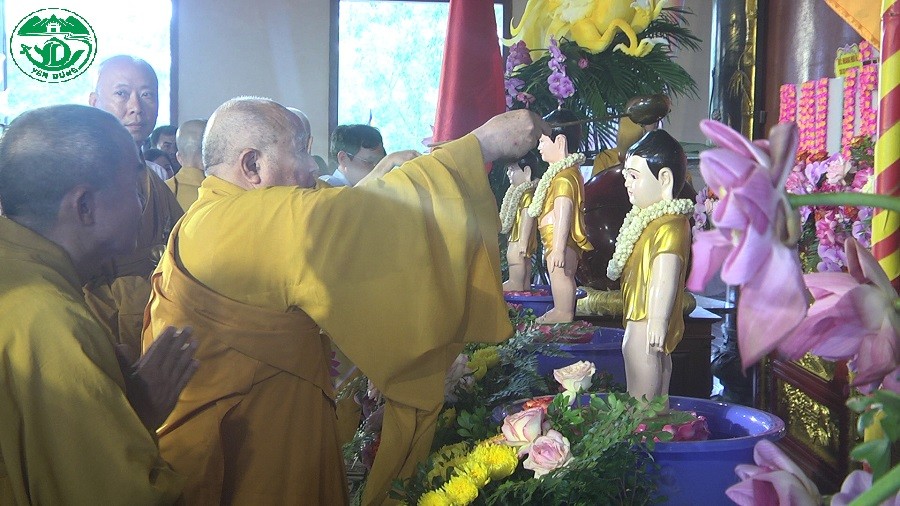Thiền viện Trúc lâm Phượng Hoàng tổ chức Đại lễ Phật đản, Phật lịch năm 2024.|https://tanlieu.yendung.bacgiang.gov.vn/vi_VN/chi-tiet-tin-tuc/-/asset_publisher/M0UUAFstbTMq/content/thien-vien-truc-lam-phuong-hoang-to-chuc-ai-le-phat-an-phat-lich-nam-2024-/22815